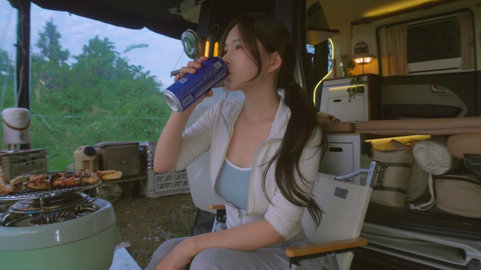 乌鲁木齐：炎炎夏日 街头音乐喷泉吸引民众消暑纳凉